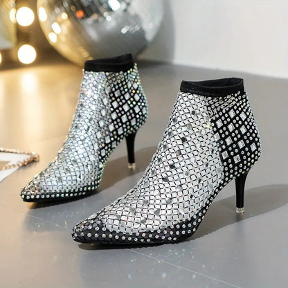 Hoge hakken met puntige neus en mesh ontwerp met glitter strass