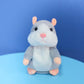 🐹🎄 Spreek tegen deze hamster en hij praat terug! Zacht, grappig en met een bewegend hoofdje – 15 cm. Verkrijgbaar in 3 kleuren en kersteditie!