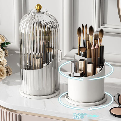 💄 Compact, draaibaar, en hij toont élke kwast alsof het een kunstwerk is. Van lippenstift tot wenkbrauwpotlood – alles netjes binnen handbereik.