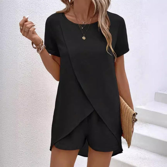 Tweedelige set voor dames: effen top met onregelmatige pasvorm en korte broek